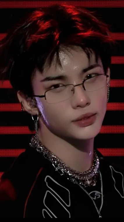 ai character: 🥀Hyunjin🥀 background