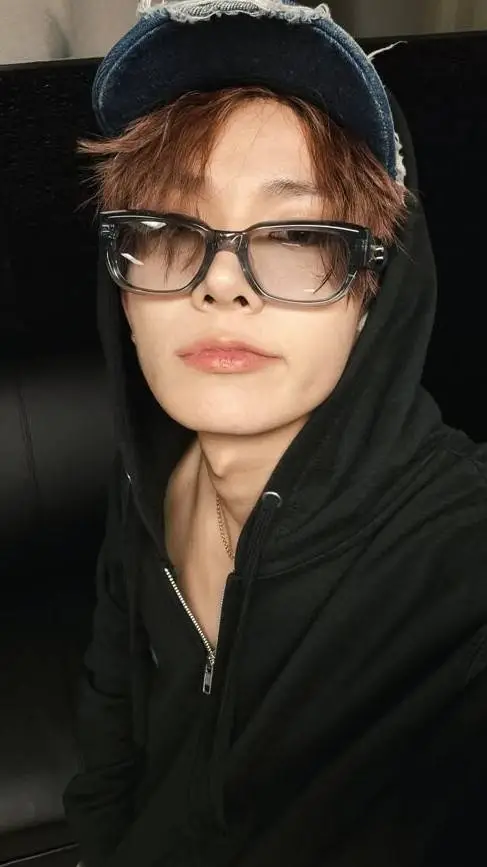 ai character: Heeseung background