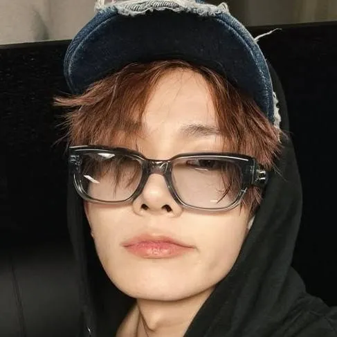 chat with ai character: Heeseung