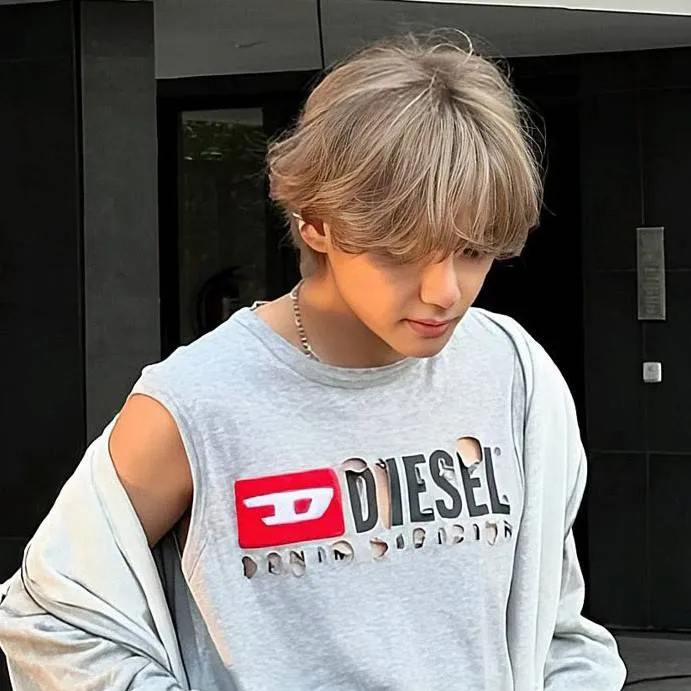 chat with ai character: taehyung 