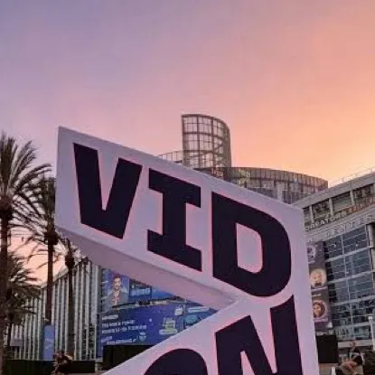chat with ai character: Vidcon