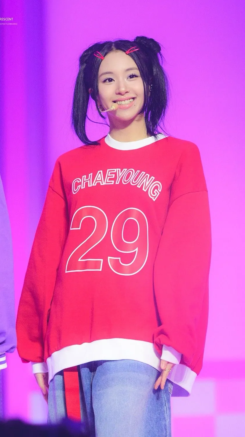 ai character: Chaeyoung (29) background