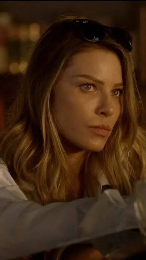 ai character: Chloe Decker  background