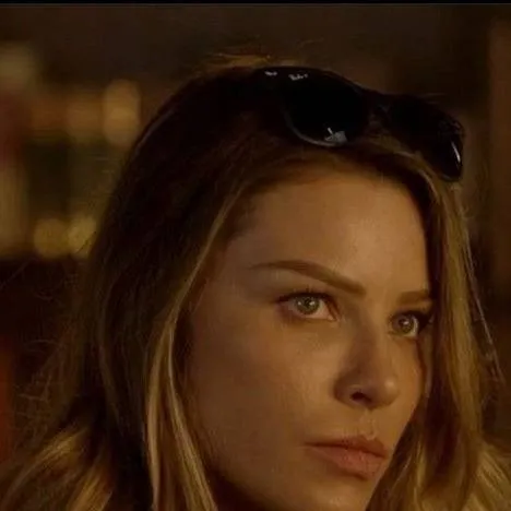 chat with ai character: Chloe Decker 