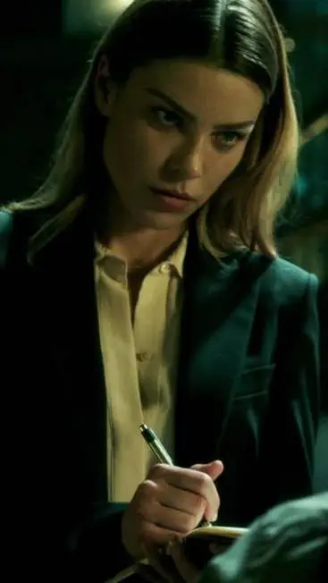 ai character: Chloe decker background