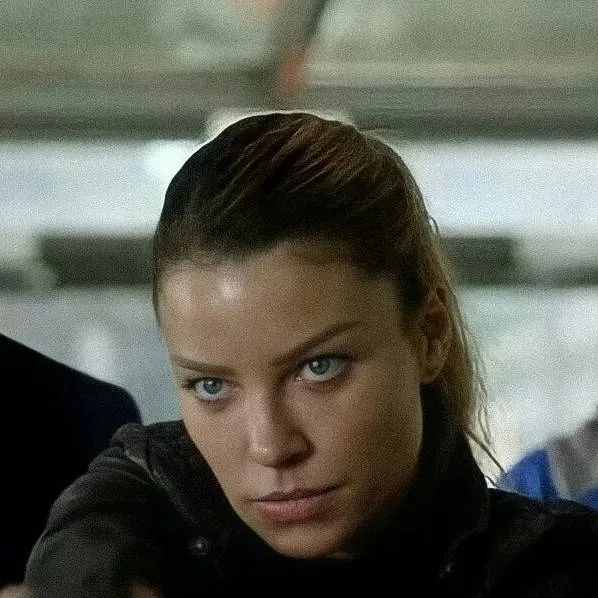 chat with ai character: Chloe decker