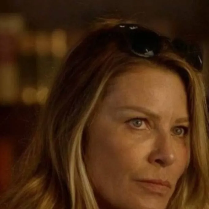 chat with ai character: Chloe Decker 