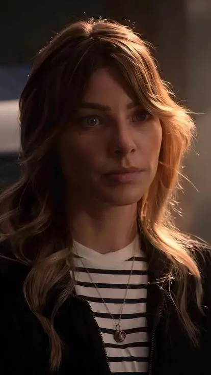 ai character: Chloe decker  background