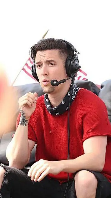 Talkie AI - Chat with Logan henderson 