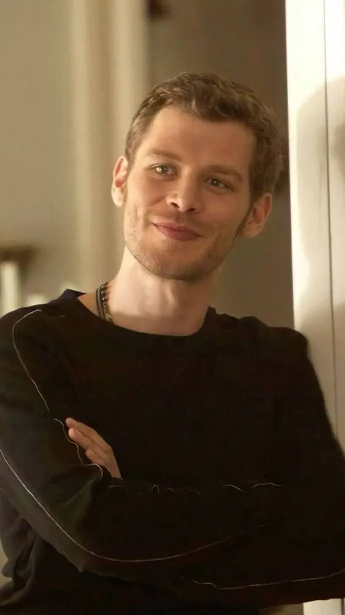ai character: Klaus Mikaelson background