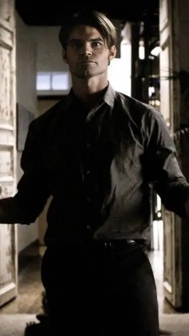 ai character: Elijah Mikaelson background