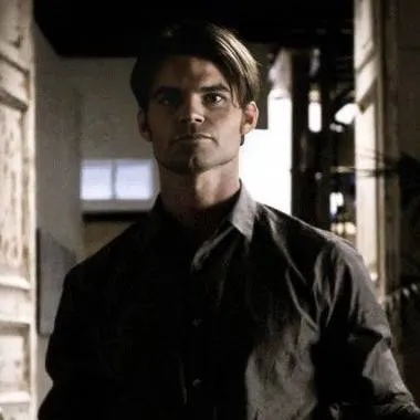 chat with ai character: Elijah Mikaelson