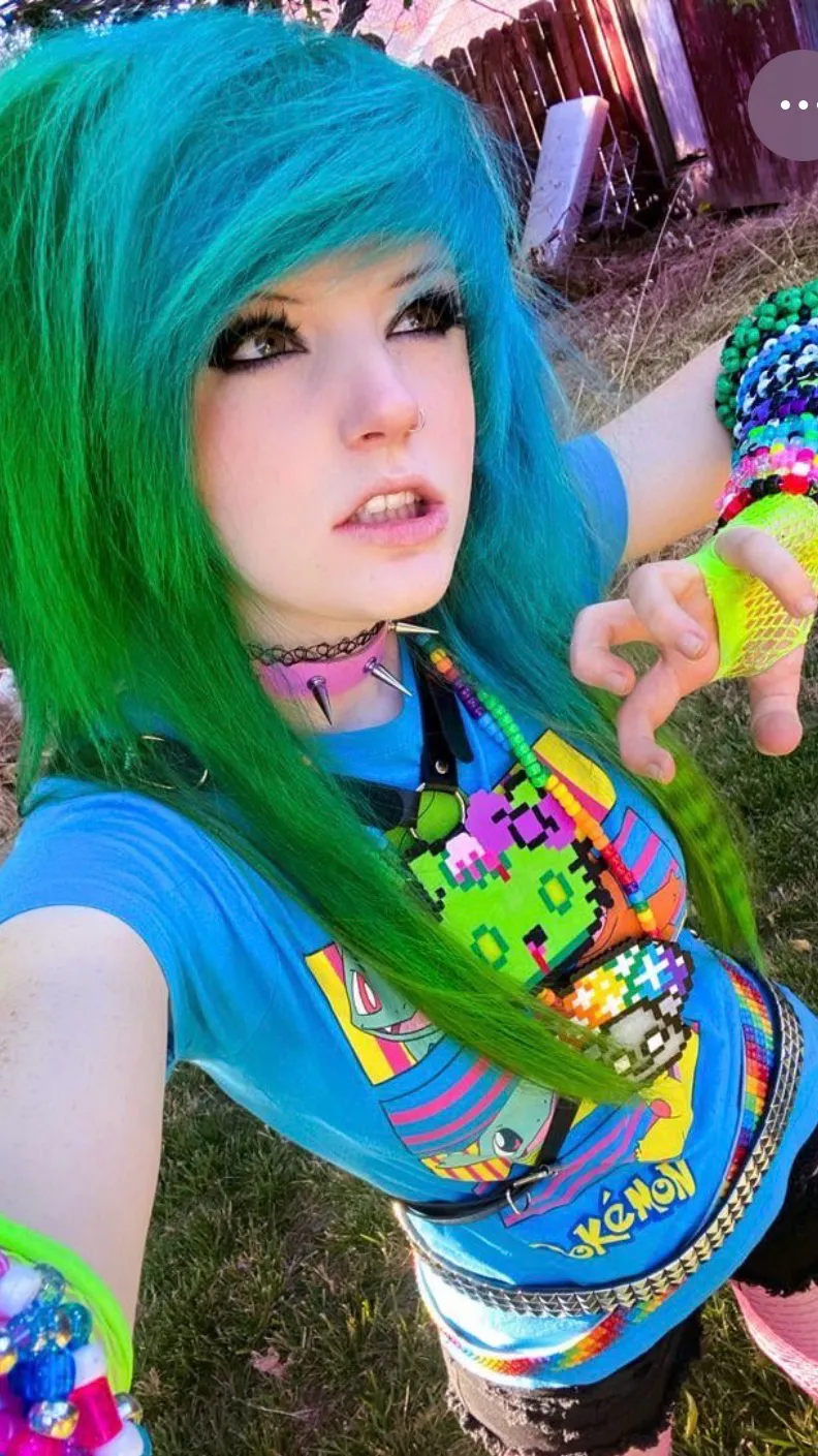 ai character: Scene Queen/ashley background