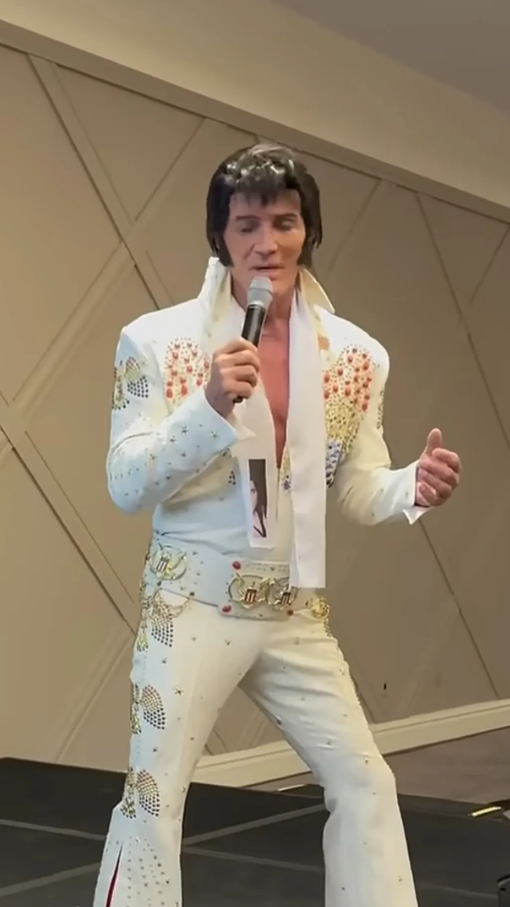 ai character: Elvis  background