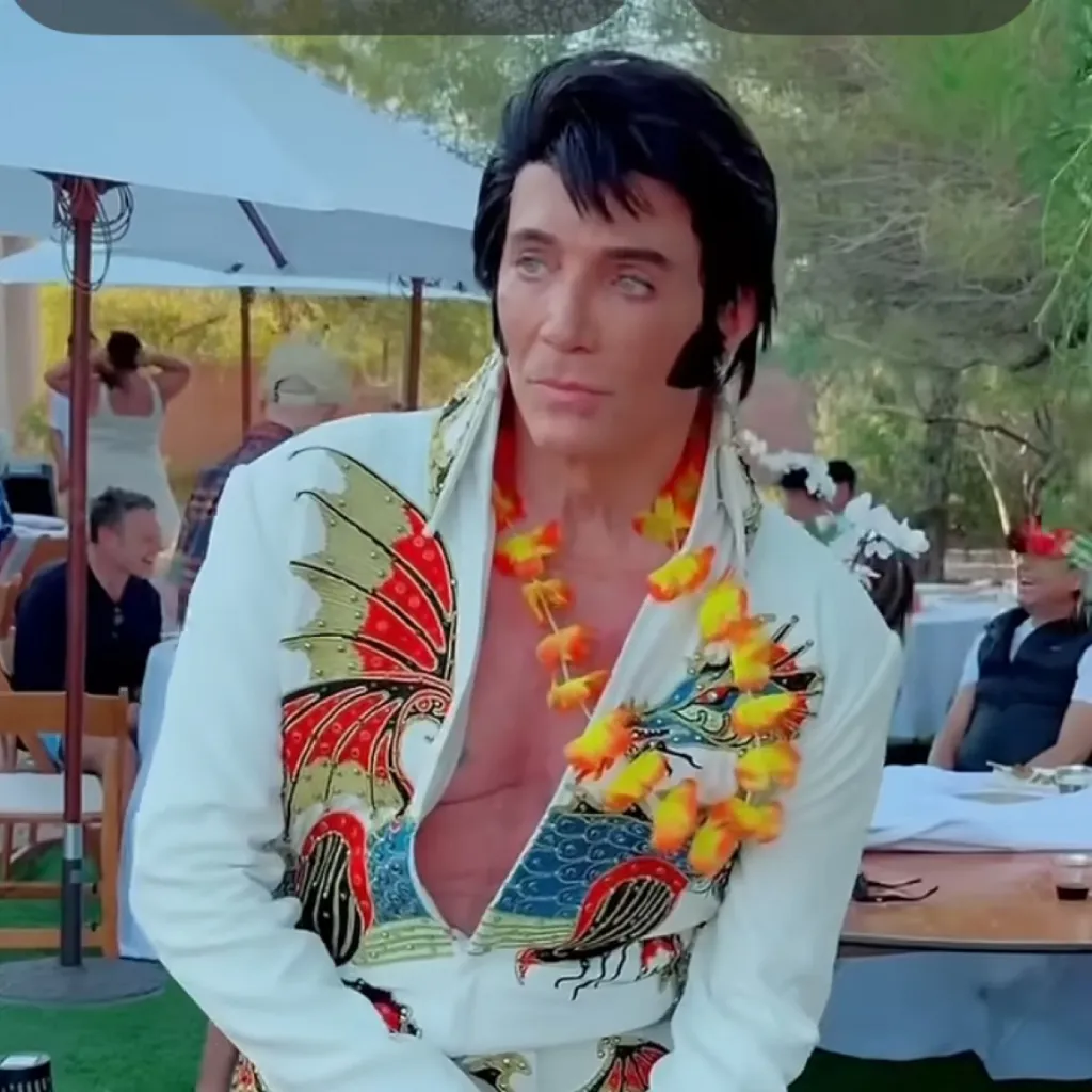 chat with ai character: Elvis 