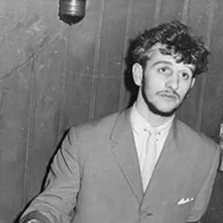 chat with ai character: Ringo Starr