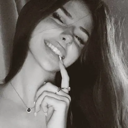 chat with ai character: Isabel