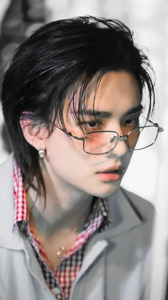 Talkie AI - Chat with Hwang Hyunjin