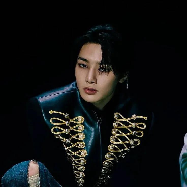 chat with ai character: Jeongin