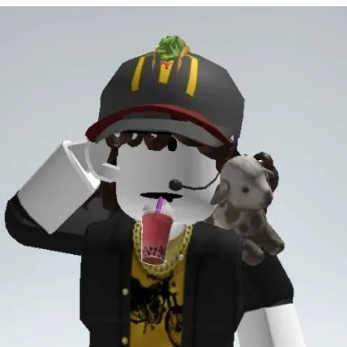 chat with ai character: HOLATEN777 