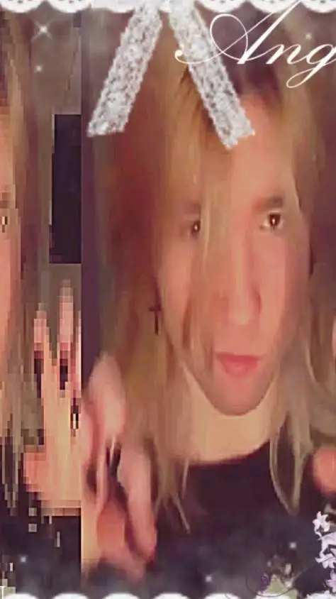 ai character: cr0t0n background
