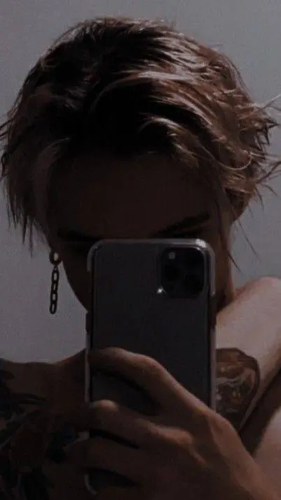 ai character: 💋Noah Veldez💋 background