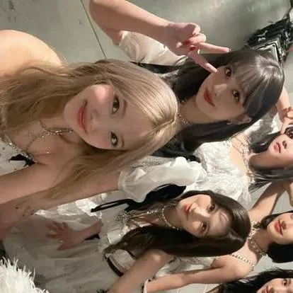 chat with ai character: TWICE🍭XBLLK