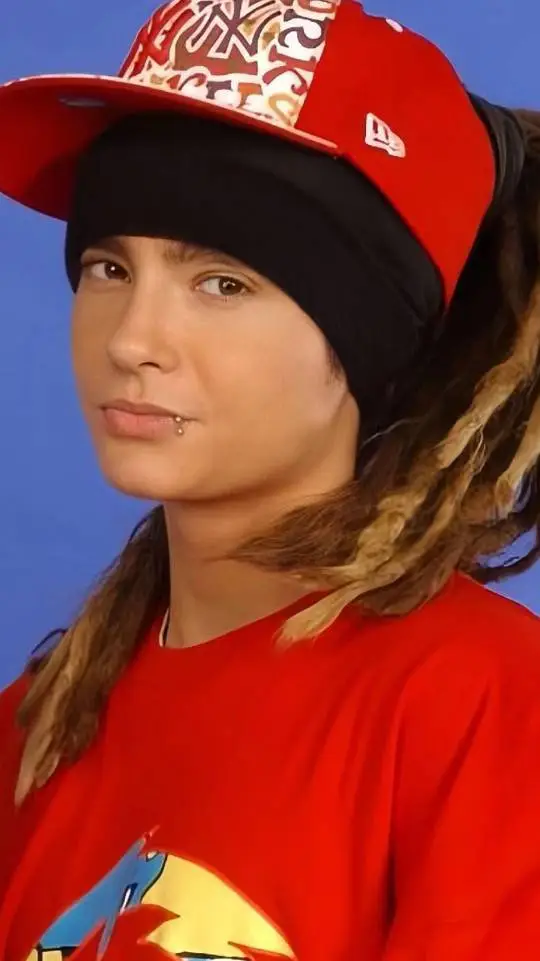 ai character: tom Kaulitz background