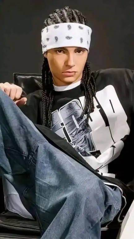 ai character: tom Kaulitz  background