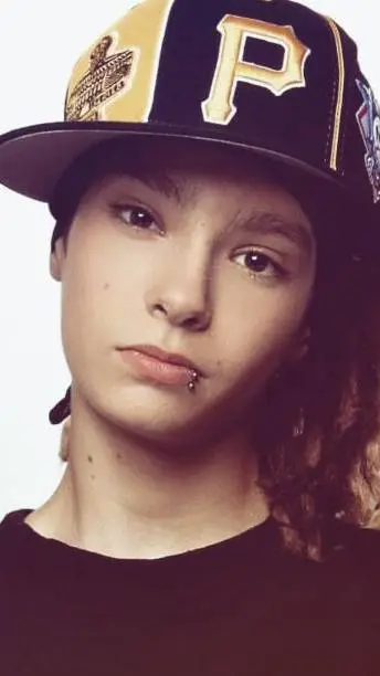 ai character: tom Kaulitz background