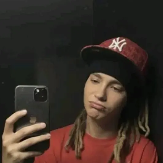 chat with ai character: tom kaulitz