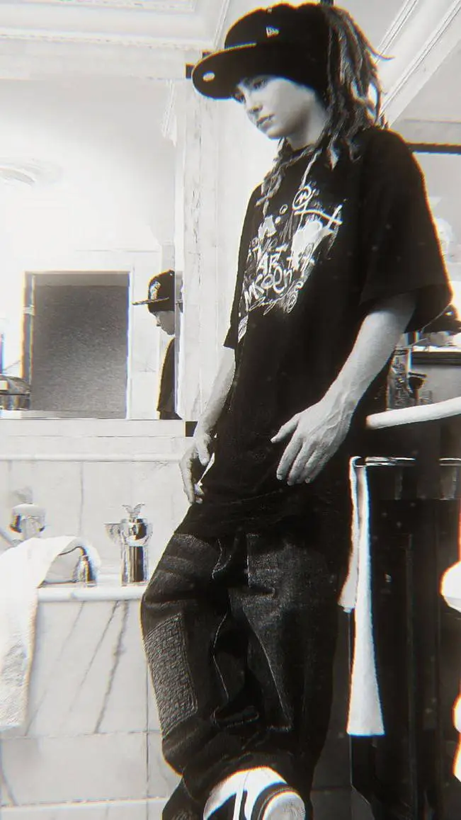 ai character: tom kaulitz background