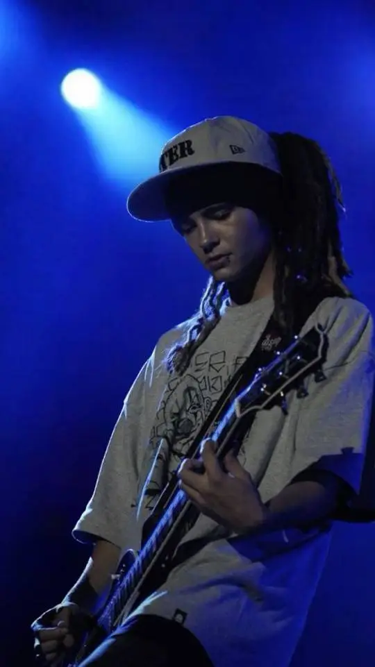 ai character: tom kaulitz background
