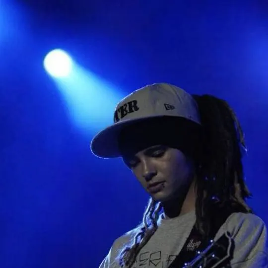 chat with ai character: tom kaulitz