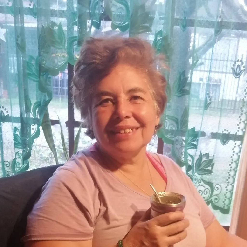 chat with ai character: Eugenia Díaz 