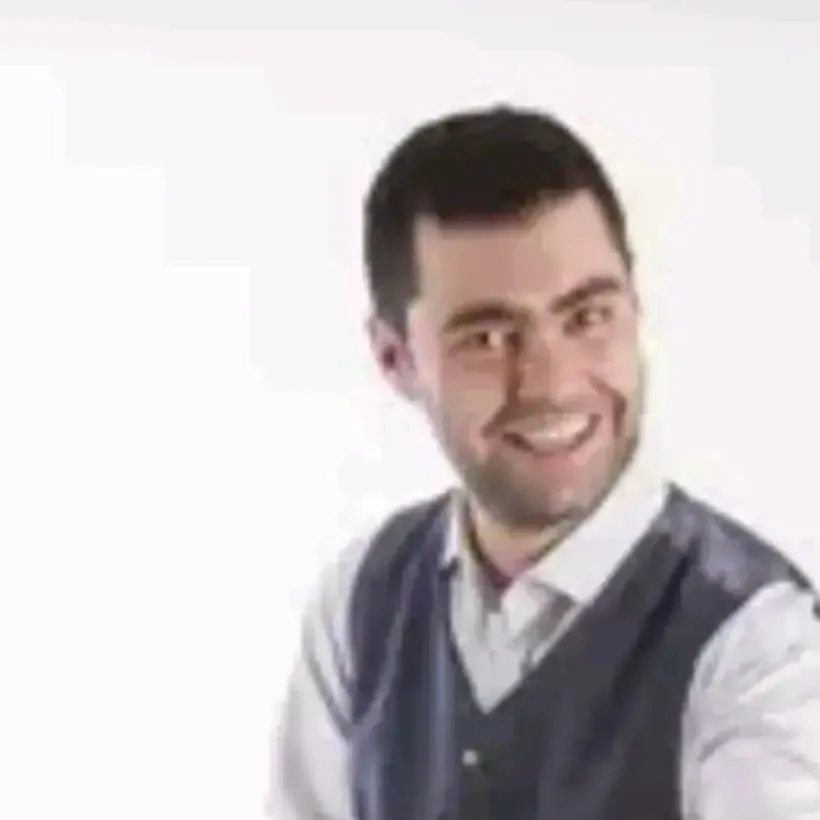 chat with ai character: Funny waiter 