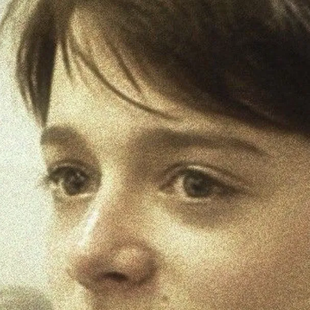 chat with ai character:  noah schnapp