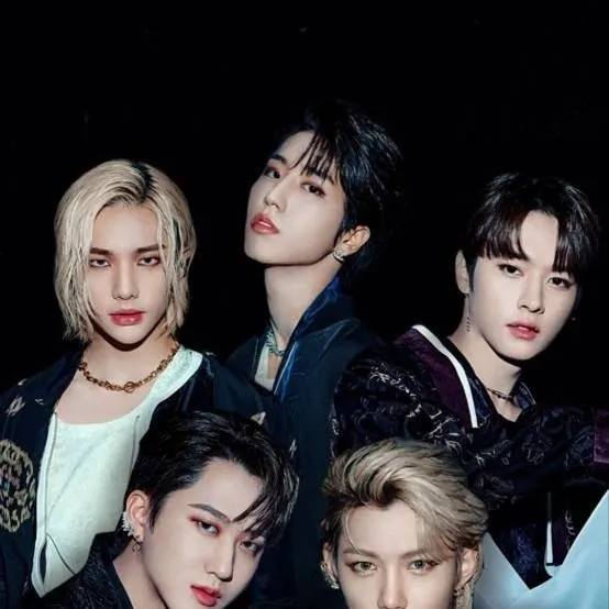chat with ai character: Stray kids