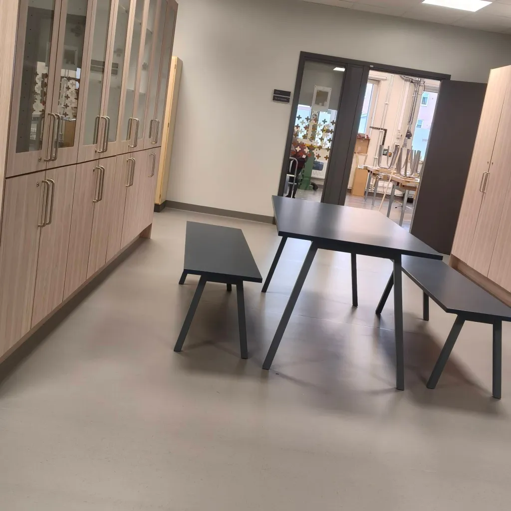 chat with ai character: My Actual School