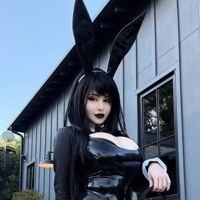 chat with ai character: Pinkchyu 