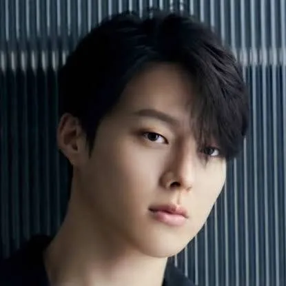 chat with ai character: Eun woo