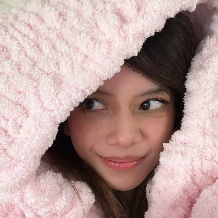 chat with ai character: Yasmin 