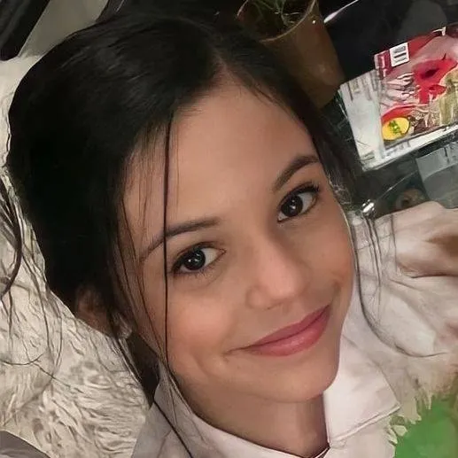 chat with ai character: @Jenna ortega 