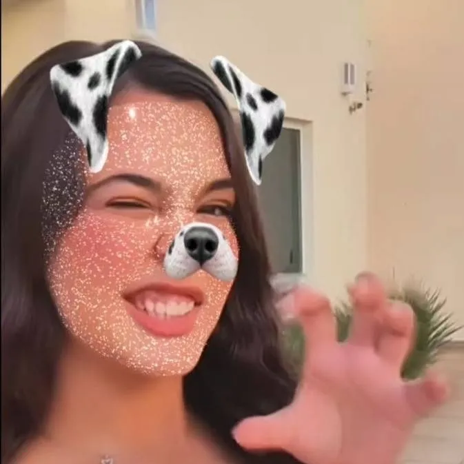 chat with ai character: @lorenapina