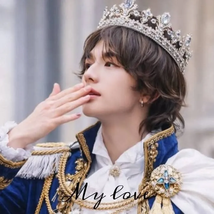 chat with ai character: Prince hyunjin 