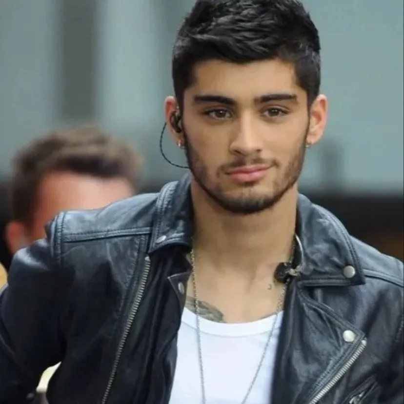 chat with ai character: Zayn Malik 