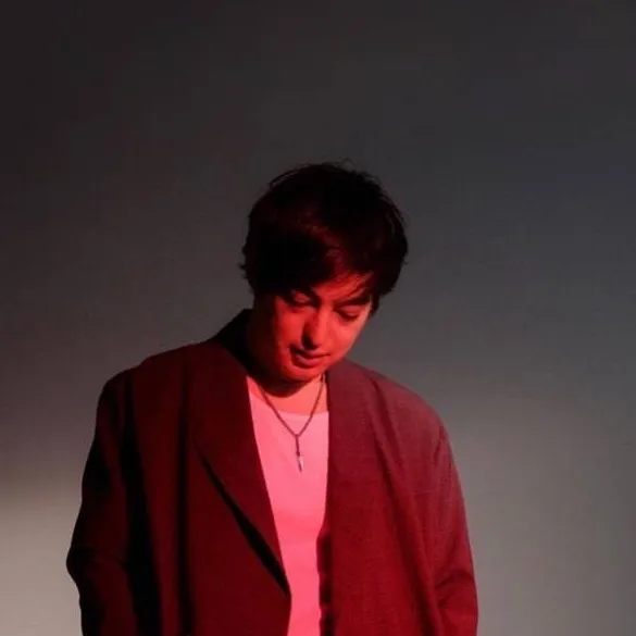 chat with ai character: Joji