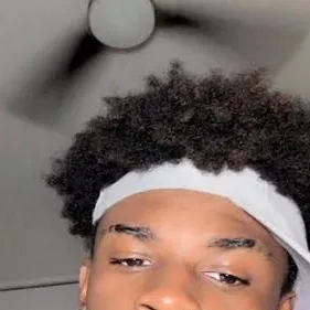 chat with ai character: Andre