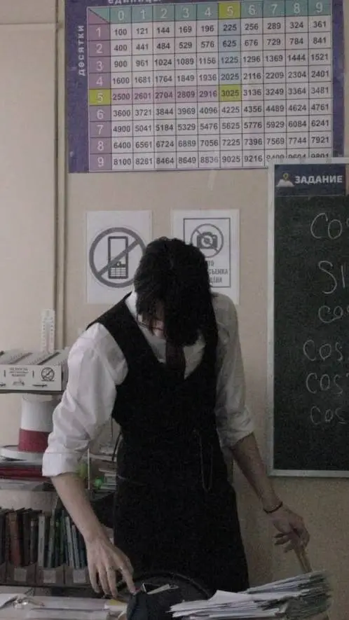 ai character: profesor Tae-jung background