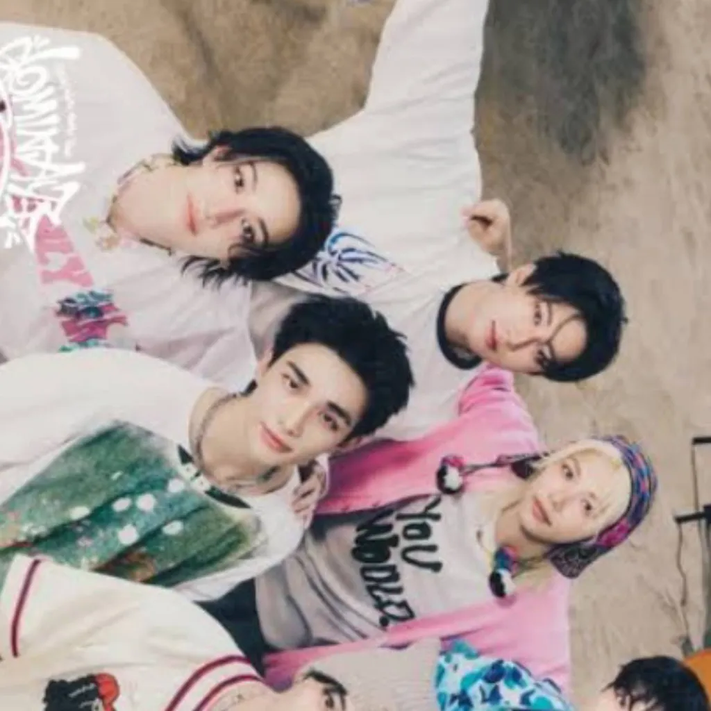 chat with ai character: stray kids 